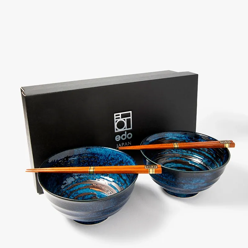 Packshot d'un coffret de bols japonais Edo avec baguettes